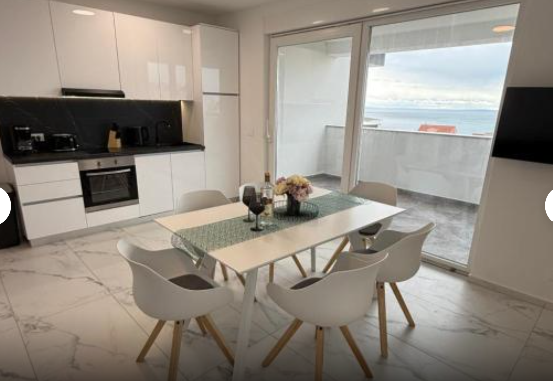 Apartment mit 3 Schlafzimmern und Balkon